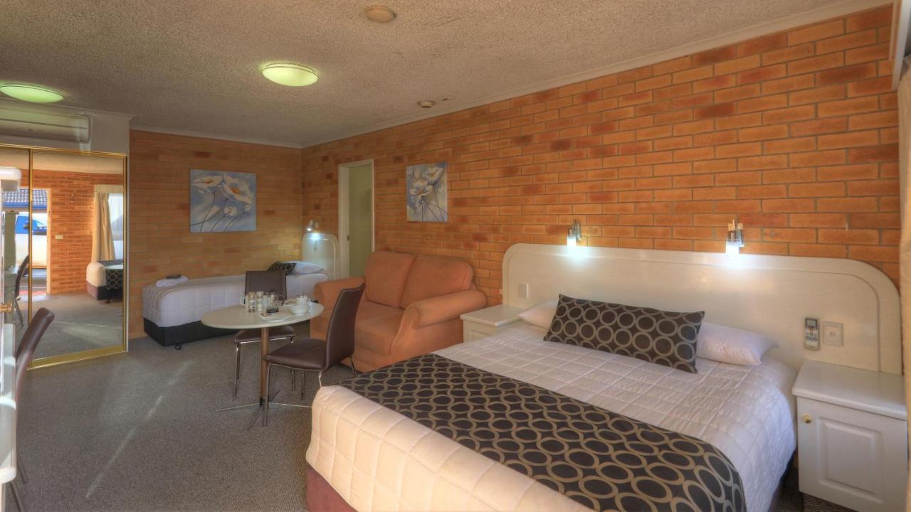 Cousins Motor Inn Инверелл Экстерьер фото