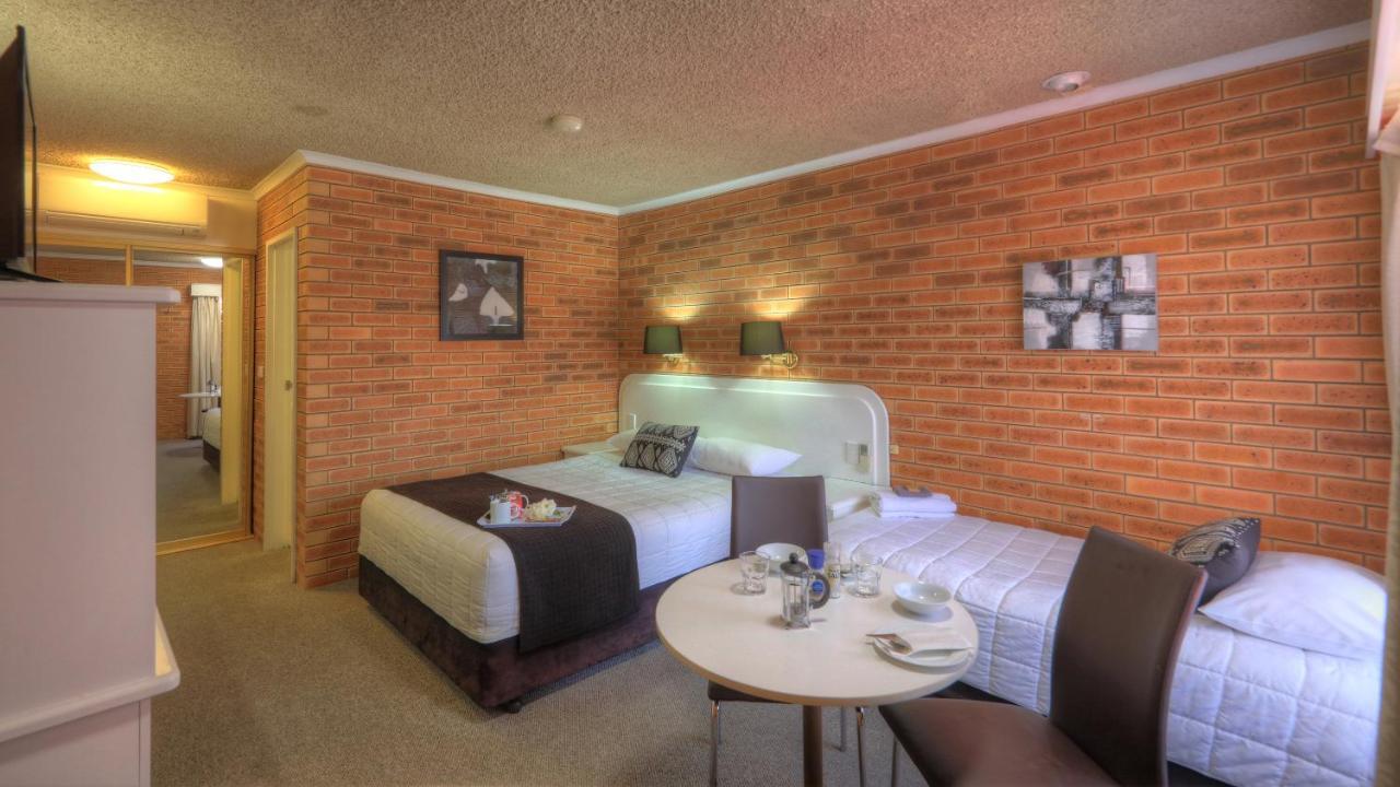 Cousins Motor Inn Инверелл Экстерьер фото