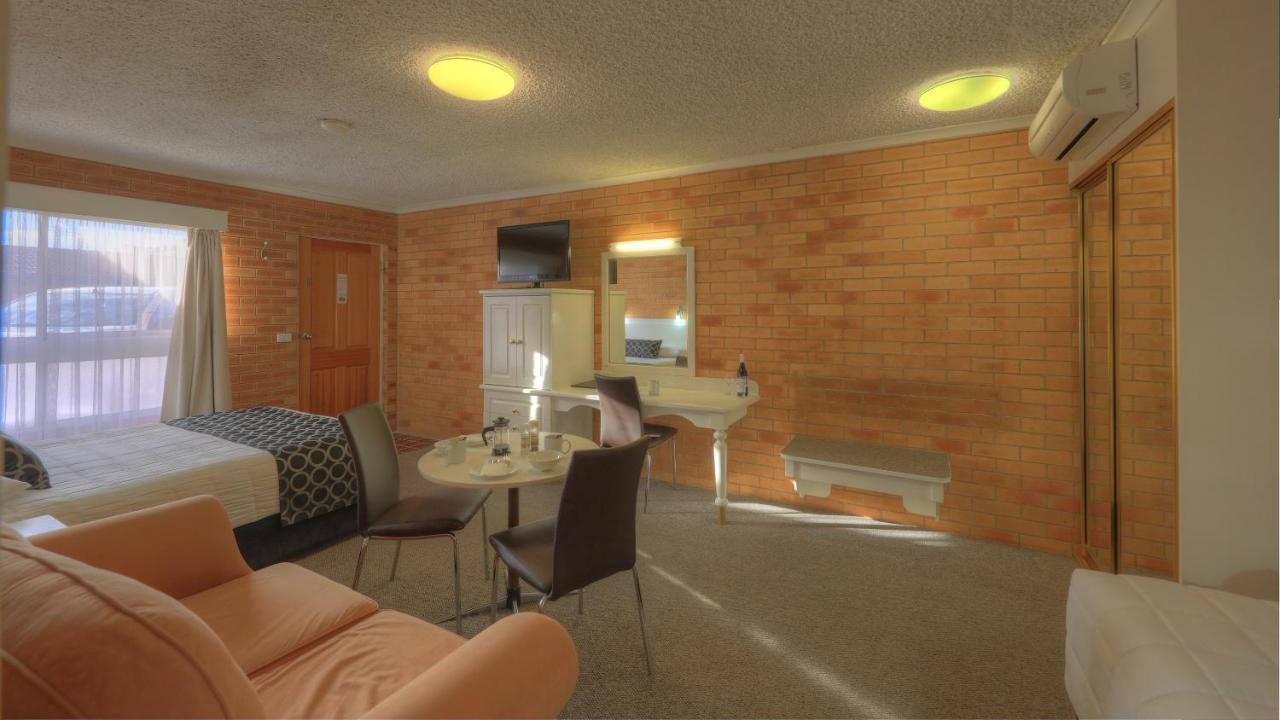 Cousins Motor Inn Инверелл Экстерьер фото