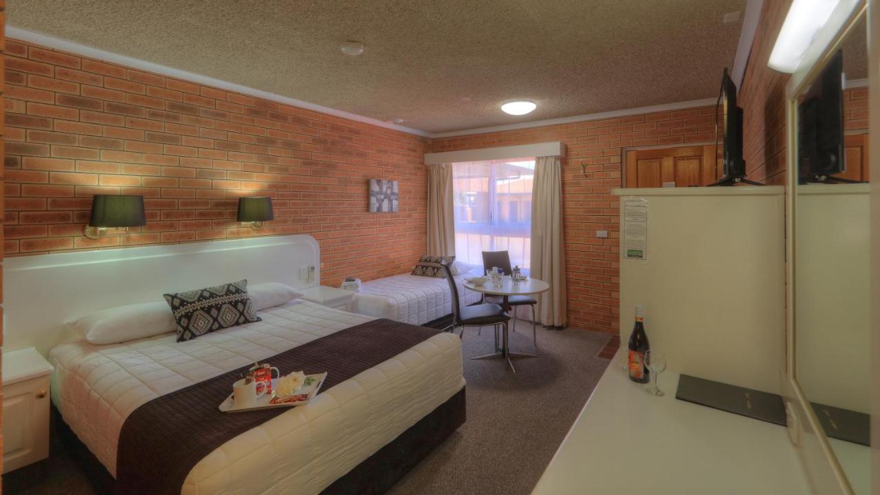 Cousins Motor Inn Инверелл Экстерьер фото