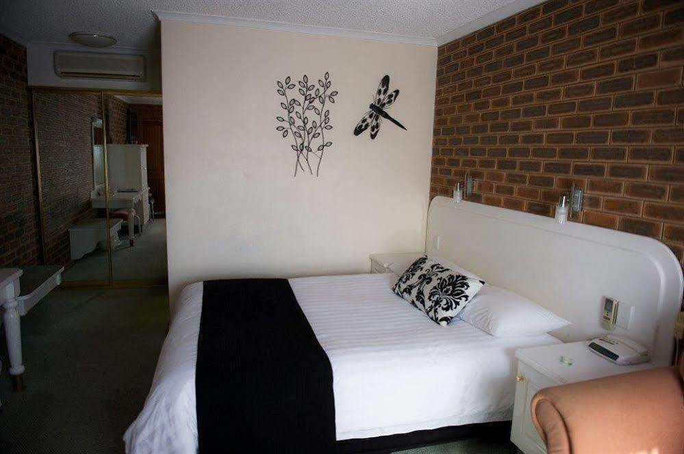 Cousins Motor Inn Инверелл Экстерьер фото